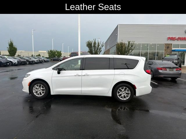 Used 2025 Chrysler Pacifica Select FWD image 8