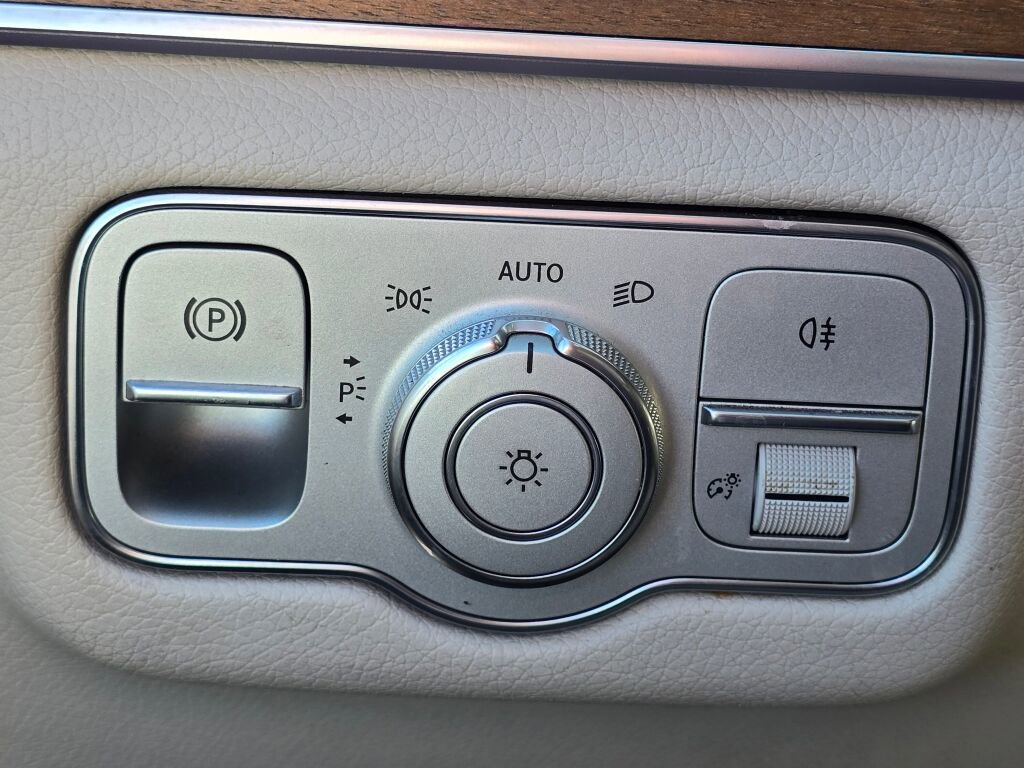 Used 2020 Mercedes-Benz GLE 350 4MATIC w/ Premium Package image 27