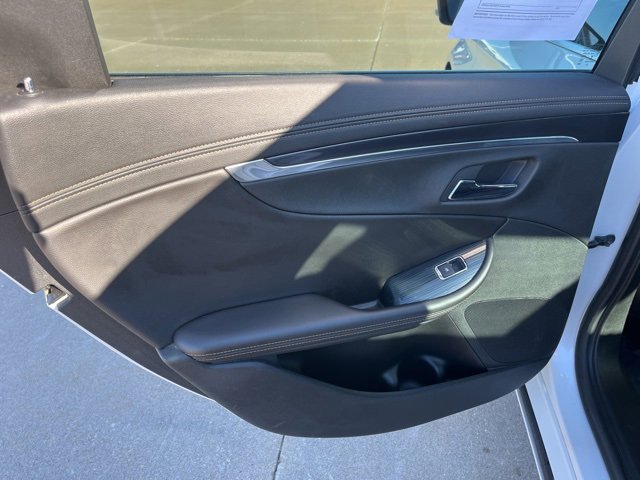 Used 2016 Chevrolet Impala LT w/ Convenience Package image 36