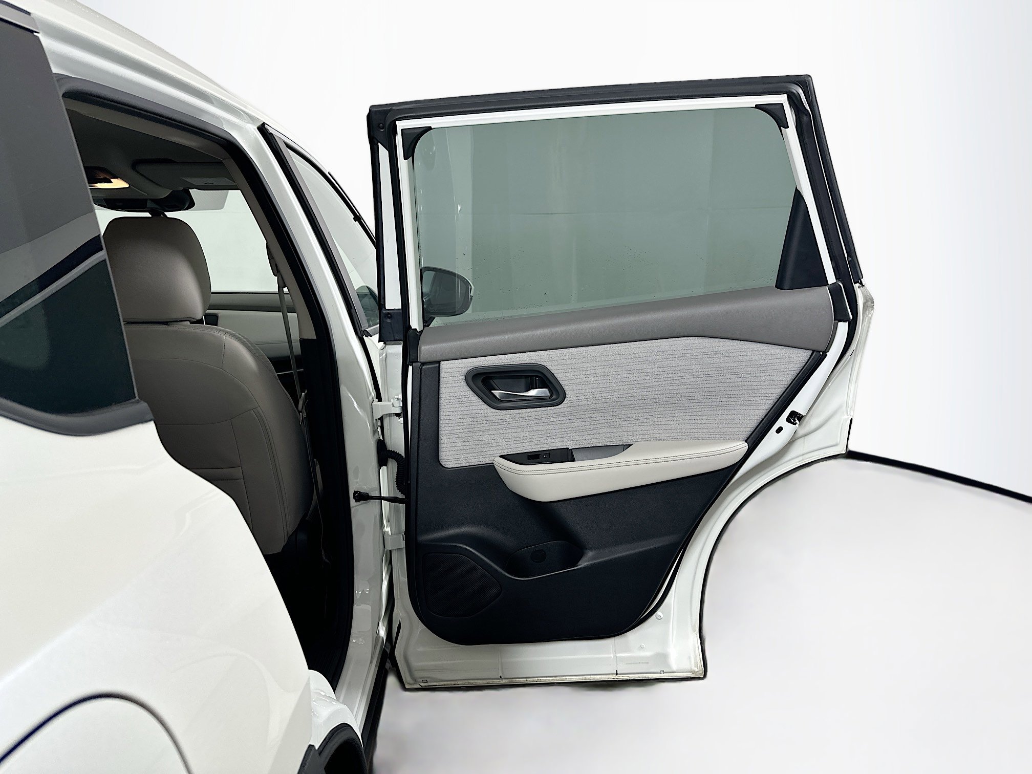 Used 2023 Nissan Rogue SV image 28