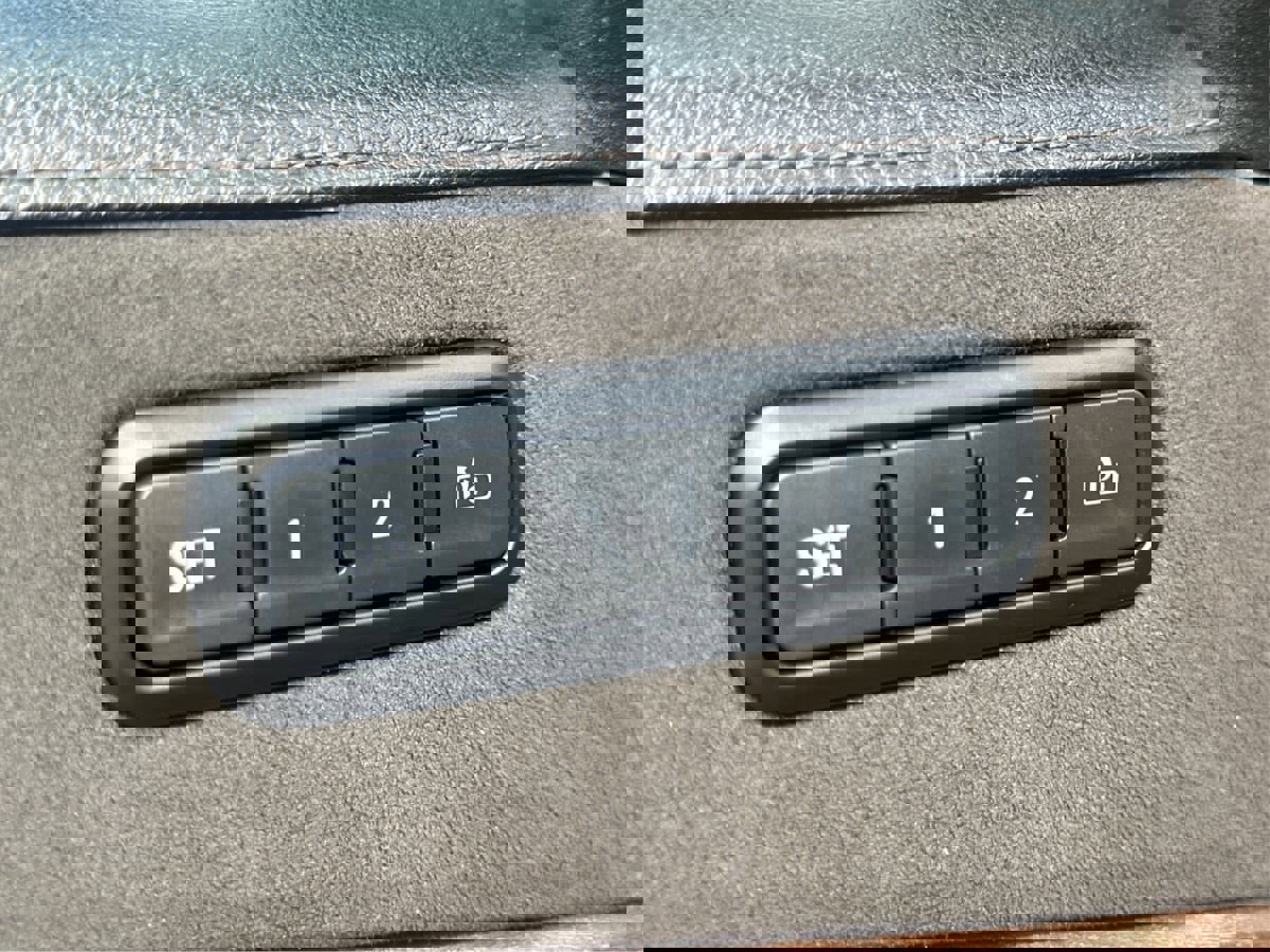 Used 2018 Cadillac Escalade Luxury image 36