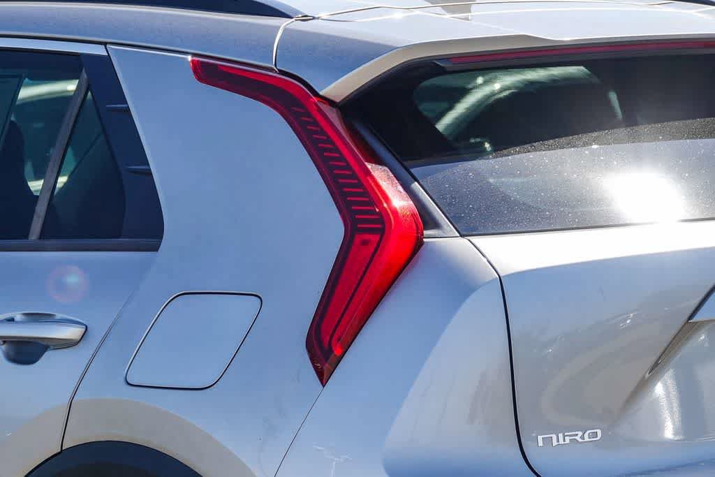 Certified 2023 Kia Niro EX image 7