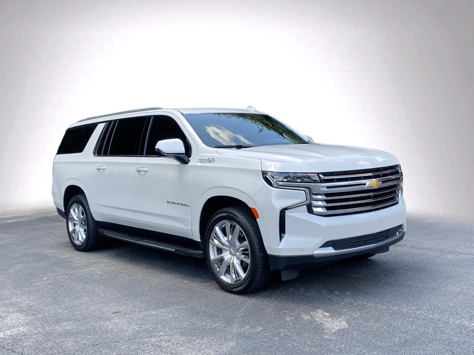 Used 2023 Chevrolet Suburban High Country AWD/4WD image 2