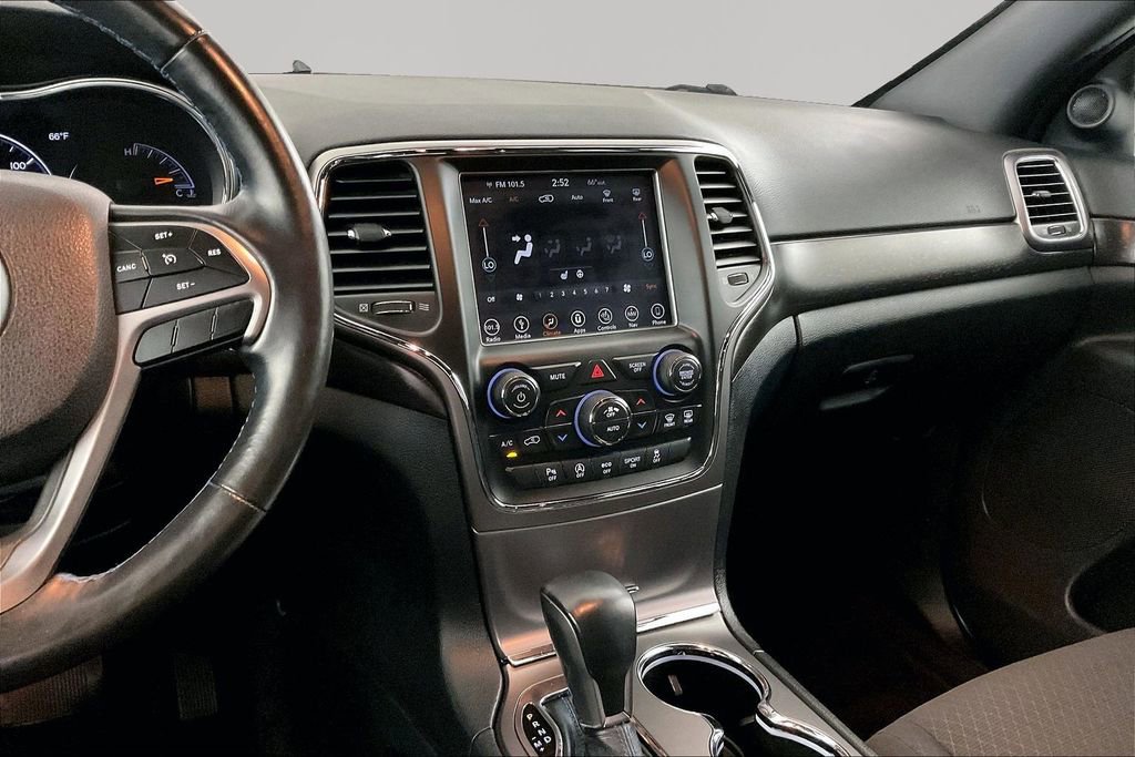 Used 2018 Jeep Grand Cherokee Laredo AWD/4WD image 9