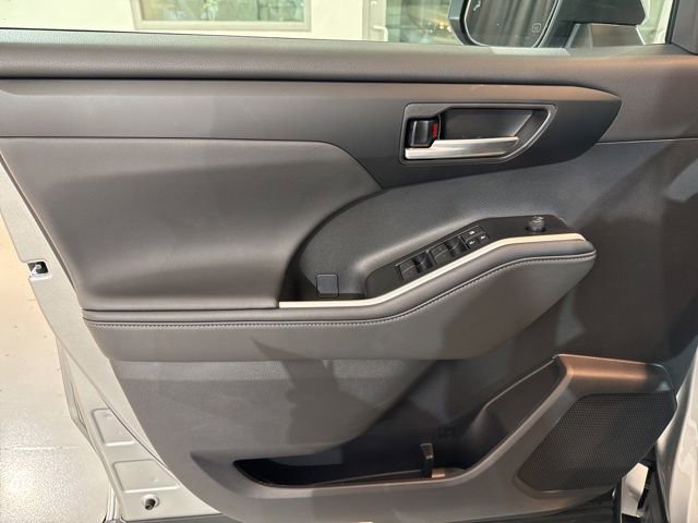 New 2025 Toyota Highlander XLE image 22