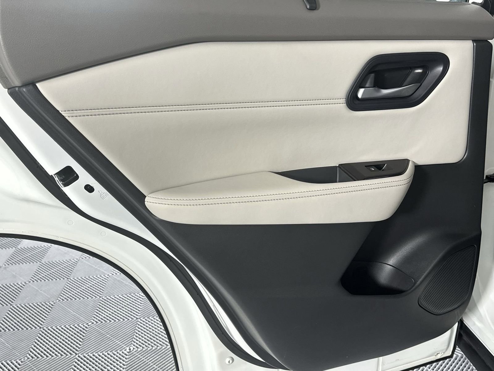 Certified 2023 Nissan Rogue SV w/ SV Premium B Package image 30