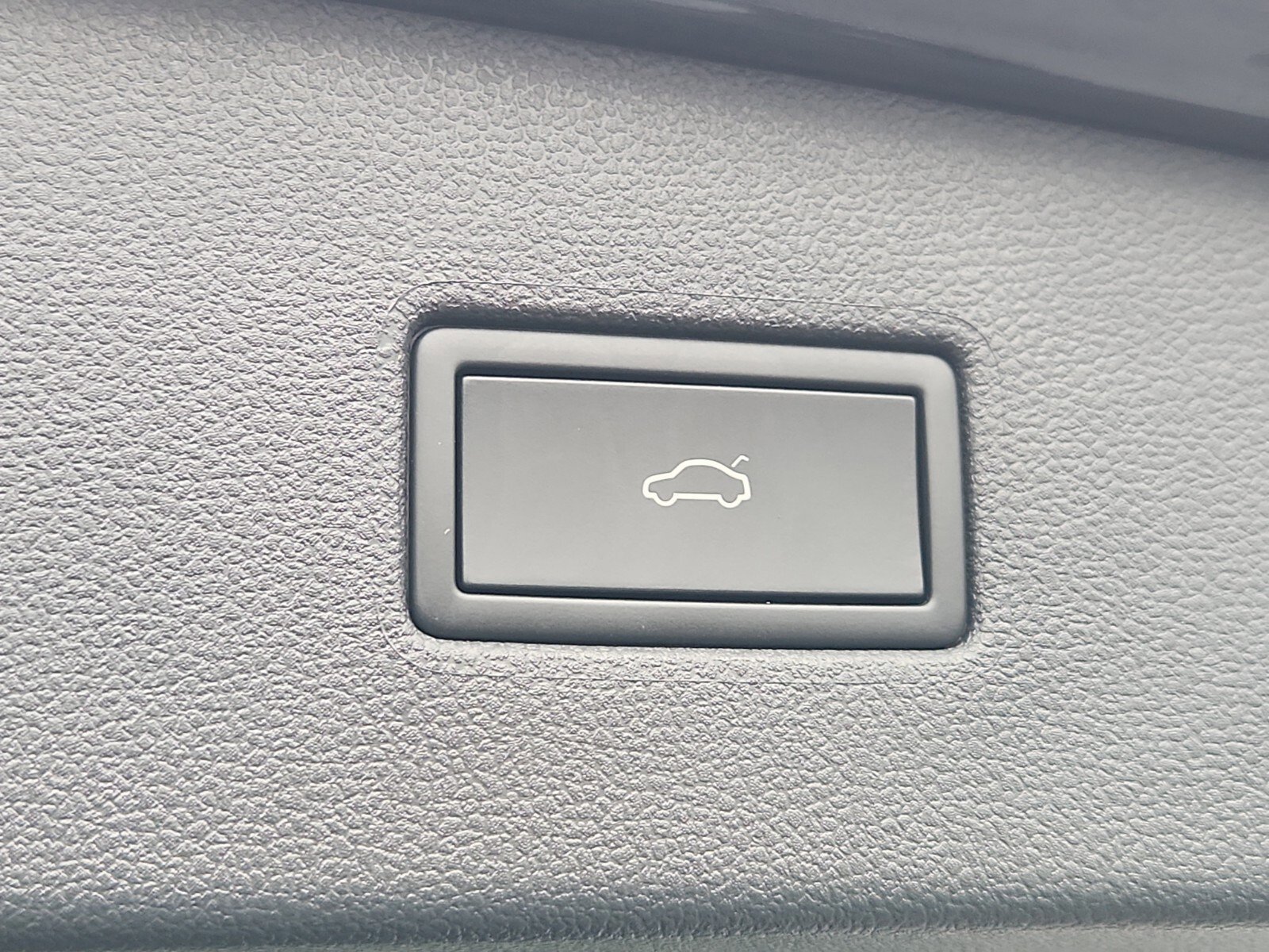 Used 2024 Volkswagen Tiguan SEL R-Line image 29