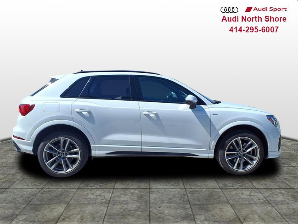 Used 2023 Audi Q3 2.0T Premium w/ Black Optic Sport Package AWD/4WD image 3
