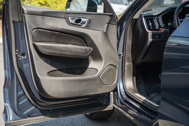 Certified 2024 Volvo XC60 B5 Plus w/ Protection Package Premier image 36