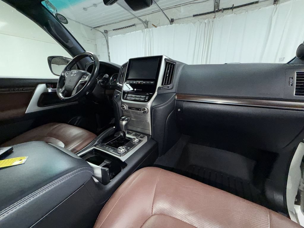 Used 2016 Toyota Land Cruiser AWD/4WD image 7