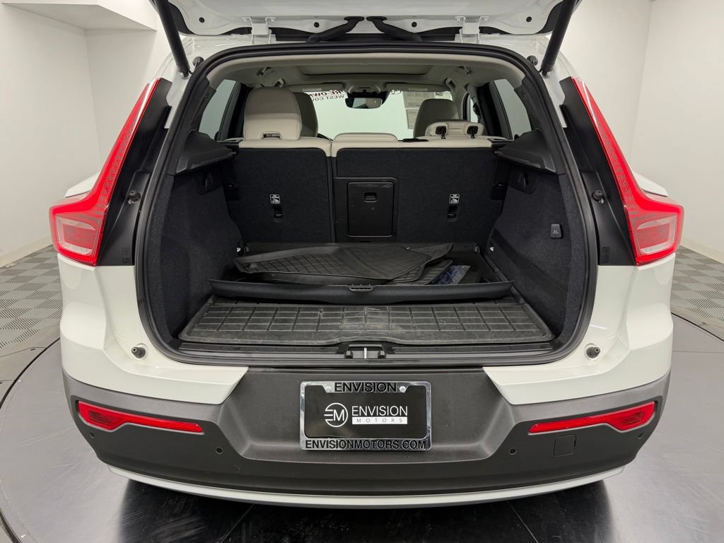 Used 2020 Volvo XC40 T5 Momentum w/ Protection Package Premier AWD/4WD image 15