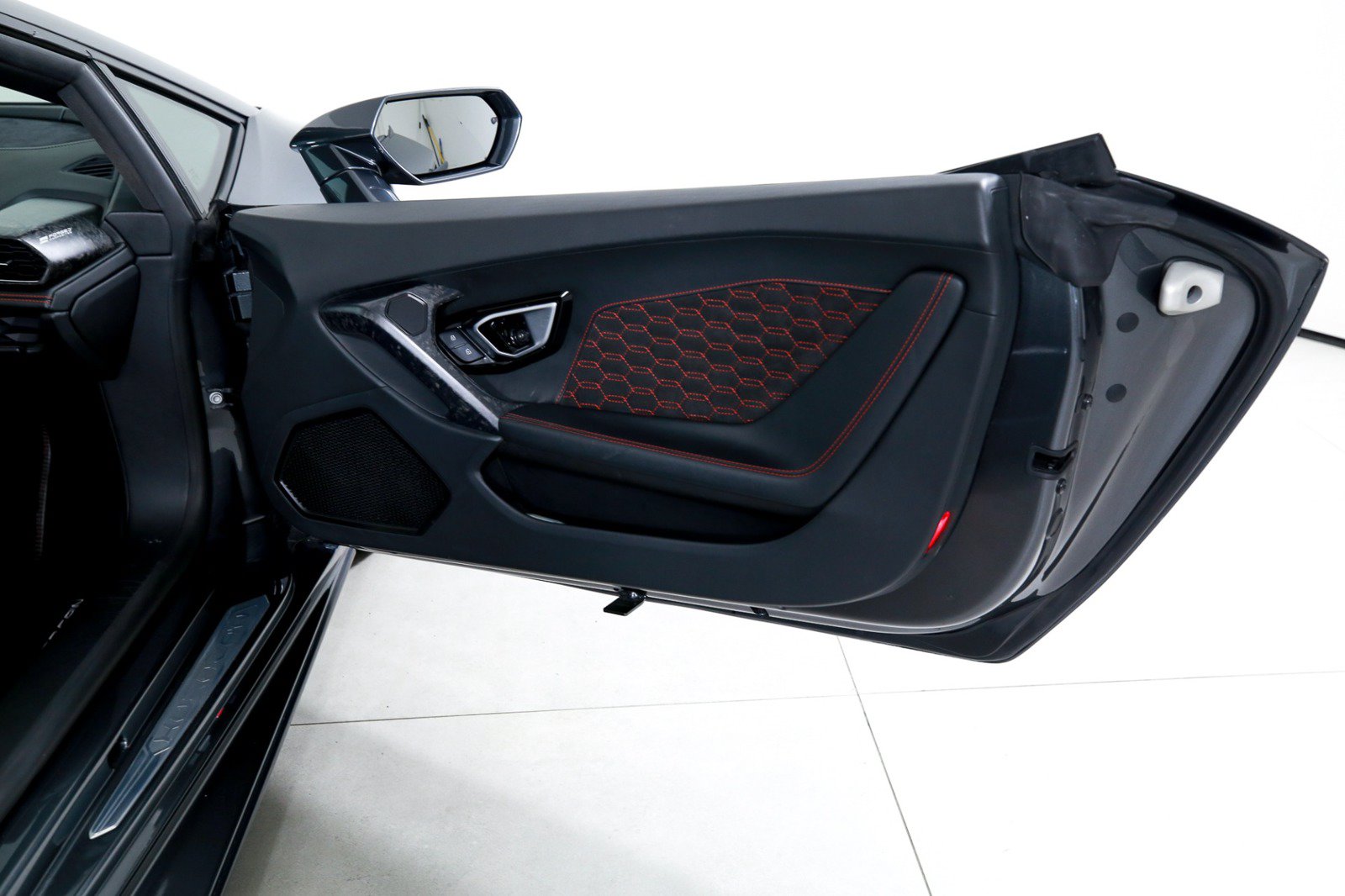 Used 2022 Lamborghini Huracan EVO RWD image 18