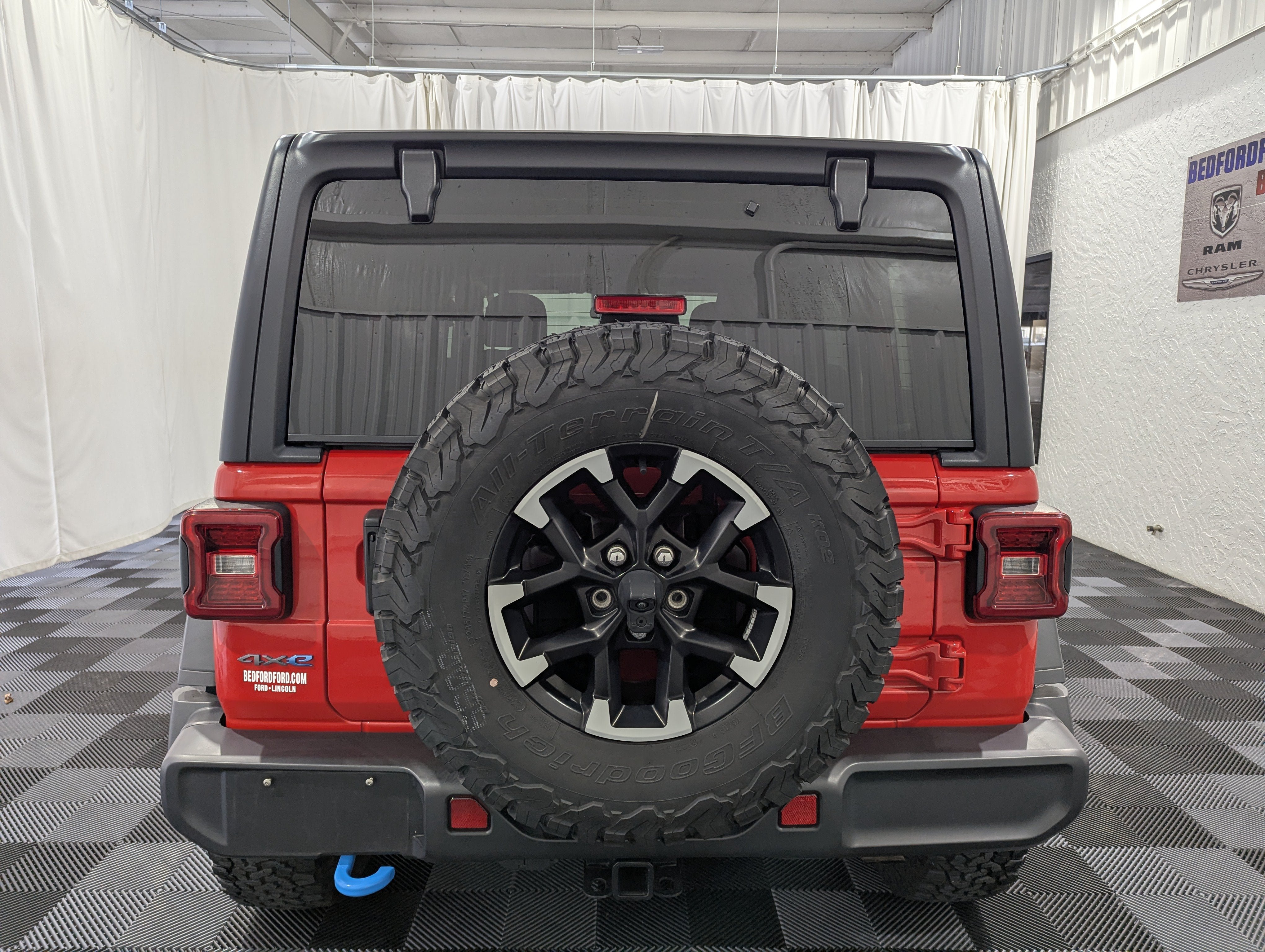 Used 2024 Jeep Wrangler Unlimited Rubicon 4xe AWD/4WD image 9