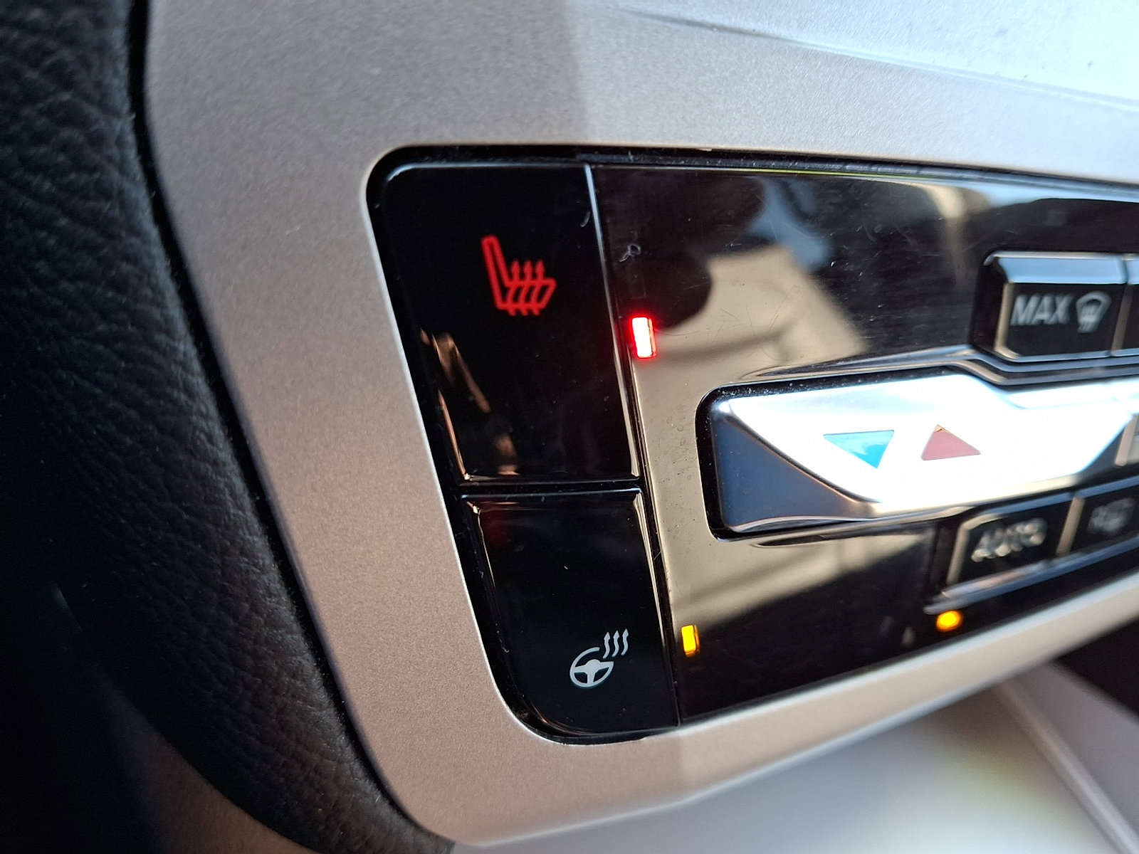 Certified 2022 Ford Explorer XLT w/ Equipment Group 202A image 25