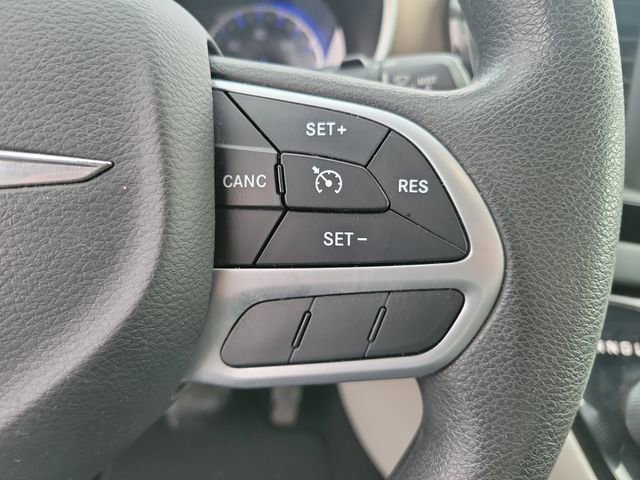 Used 2017 Chrysler Pacifica Touring image 19