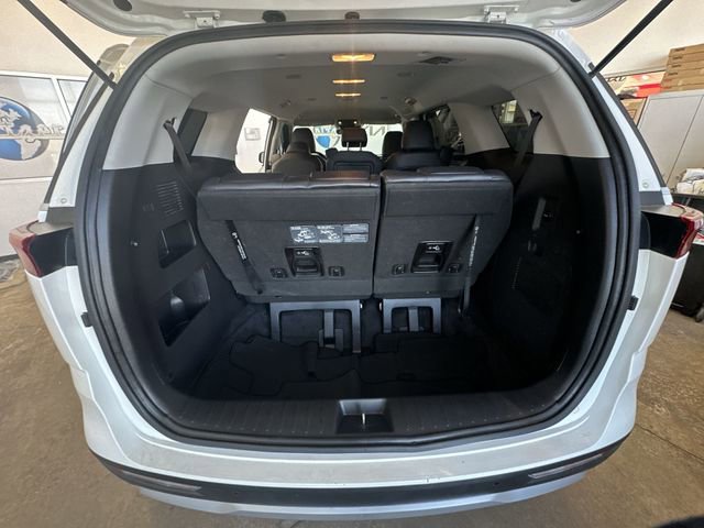 Used 2023 Kia Carnival LX FWD image 21