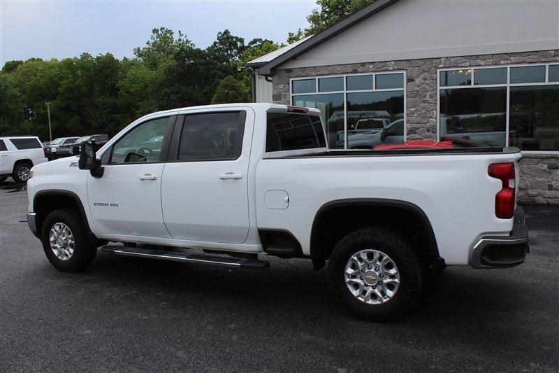 Used 2024 Chevrolet Silverado 2500 LT AWD/4WD image 4
