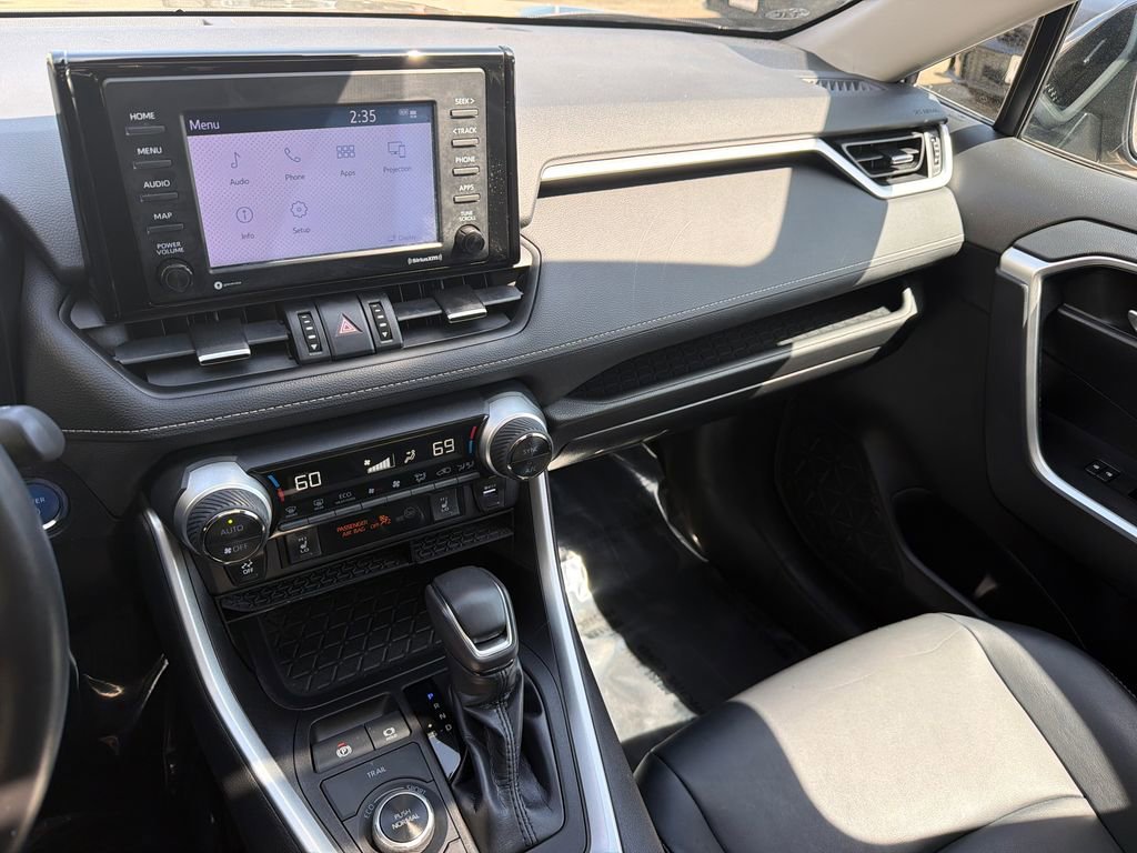 Used 2021 Toyota RAV4 XLE Premium image 26