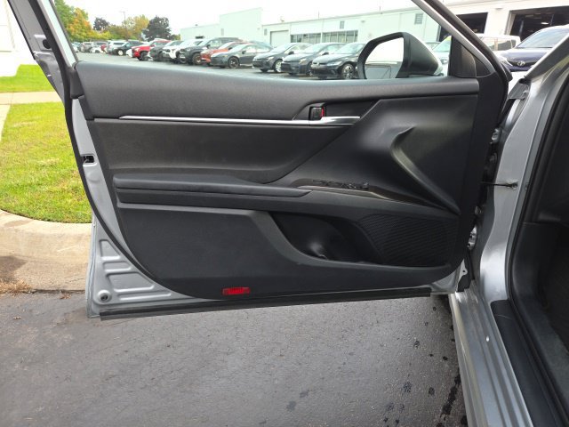 Used 2022 Toyota Camry SE FWD image 10