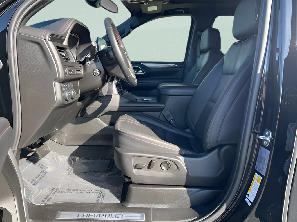 Used 2024 Chevrolet Suburban RST w/ Luxury Package AWD/4WD image 15