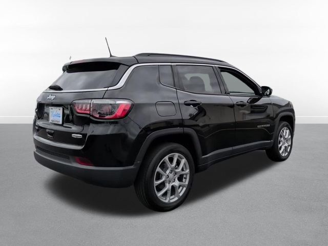 Used 2023 Jeep Compass Latitude w/ Sun and Sound Group AWD/4WD image 4