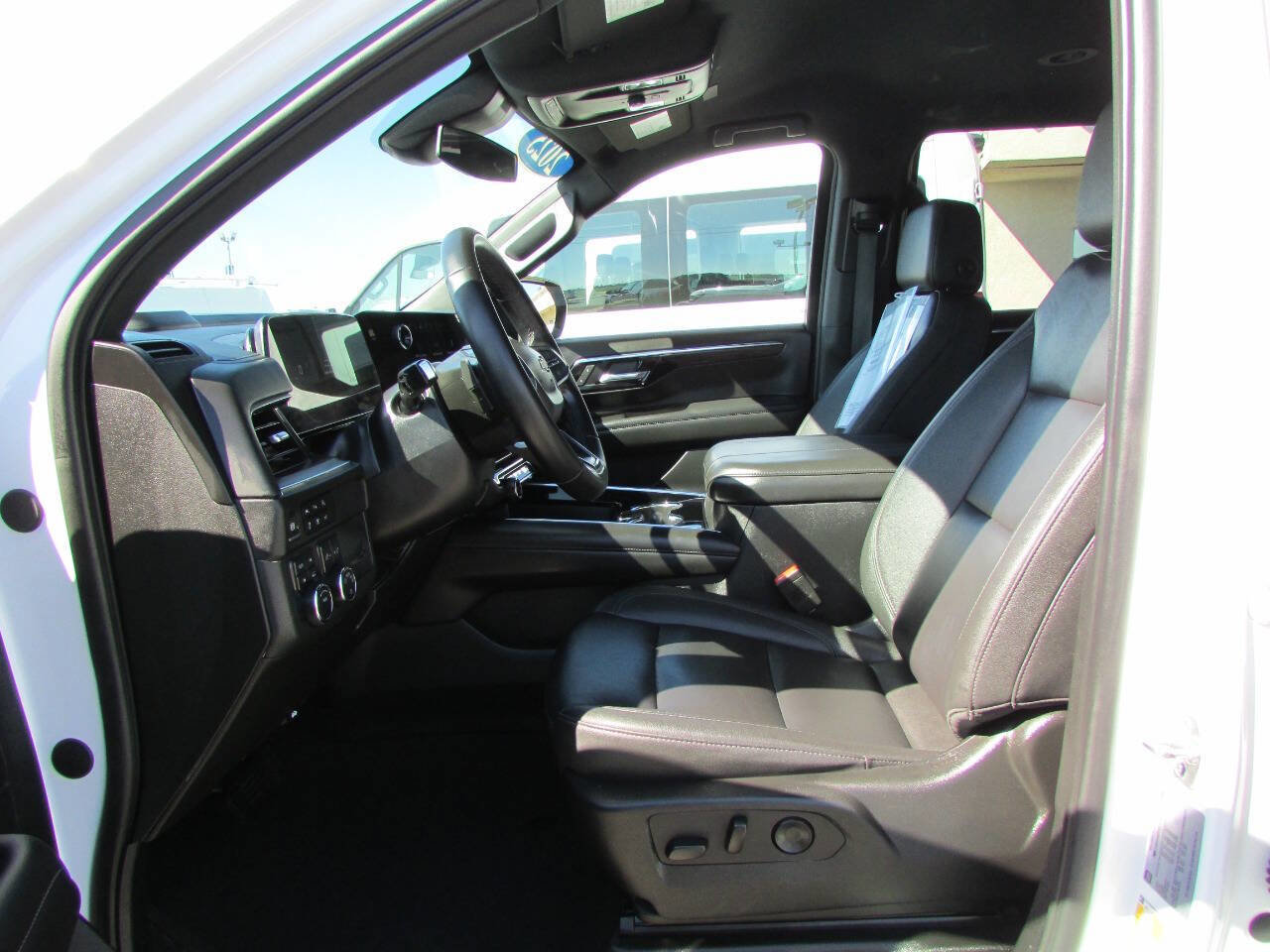 Used 2025 Chevrolet Tahoe LT image 15