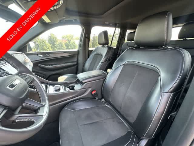 Used 2023 Jeep Grand Cherokee Altitude AWD/4WD image 16