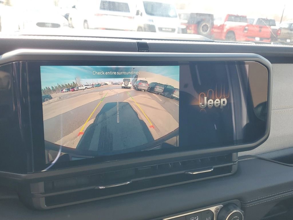 Used 2025 Jeep Wrangler Unlimited Sahara w/ Safety Group image 20