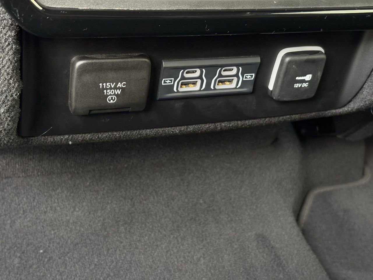 Used 2024 Jeep Wagoneer L Series II image 23