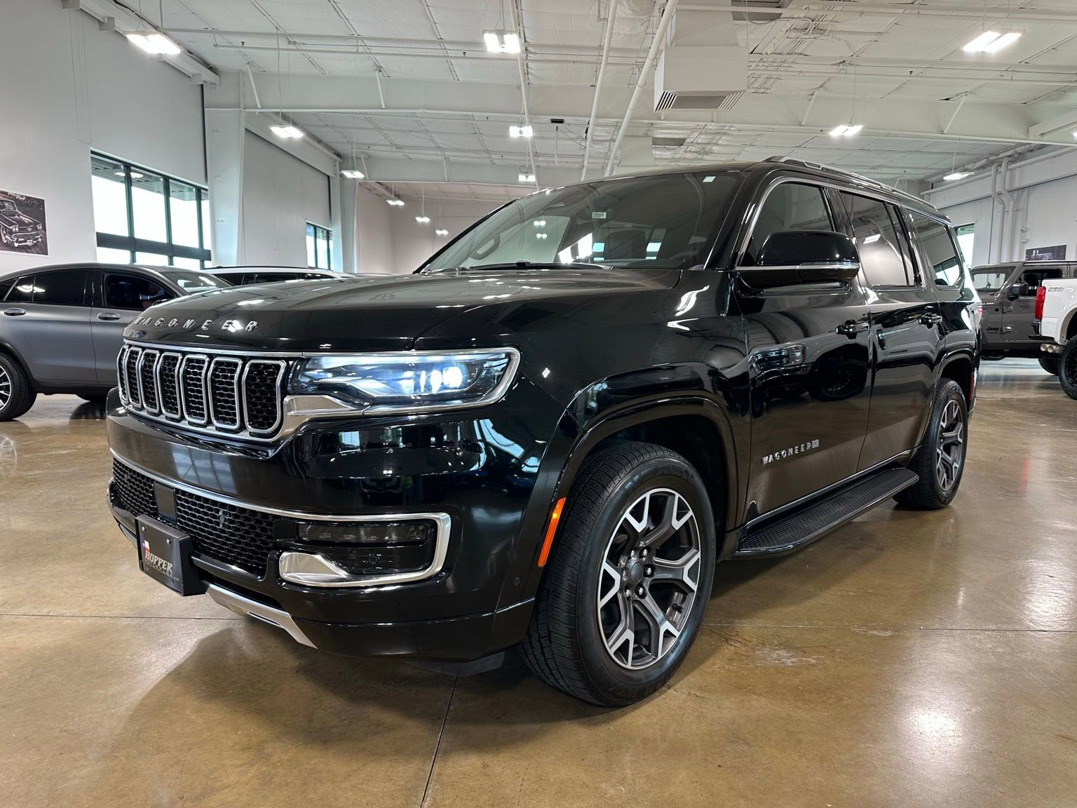 Used 2023 Jeep Wagoneer Series III w/ Preferred Equipment Group image 3