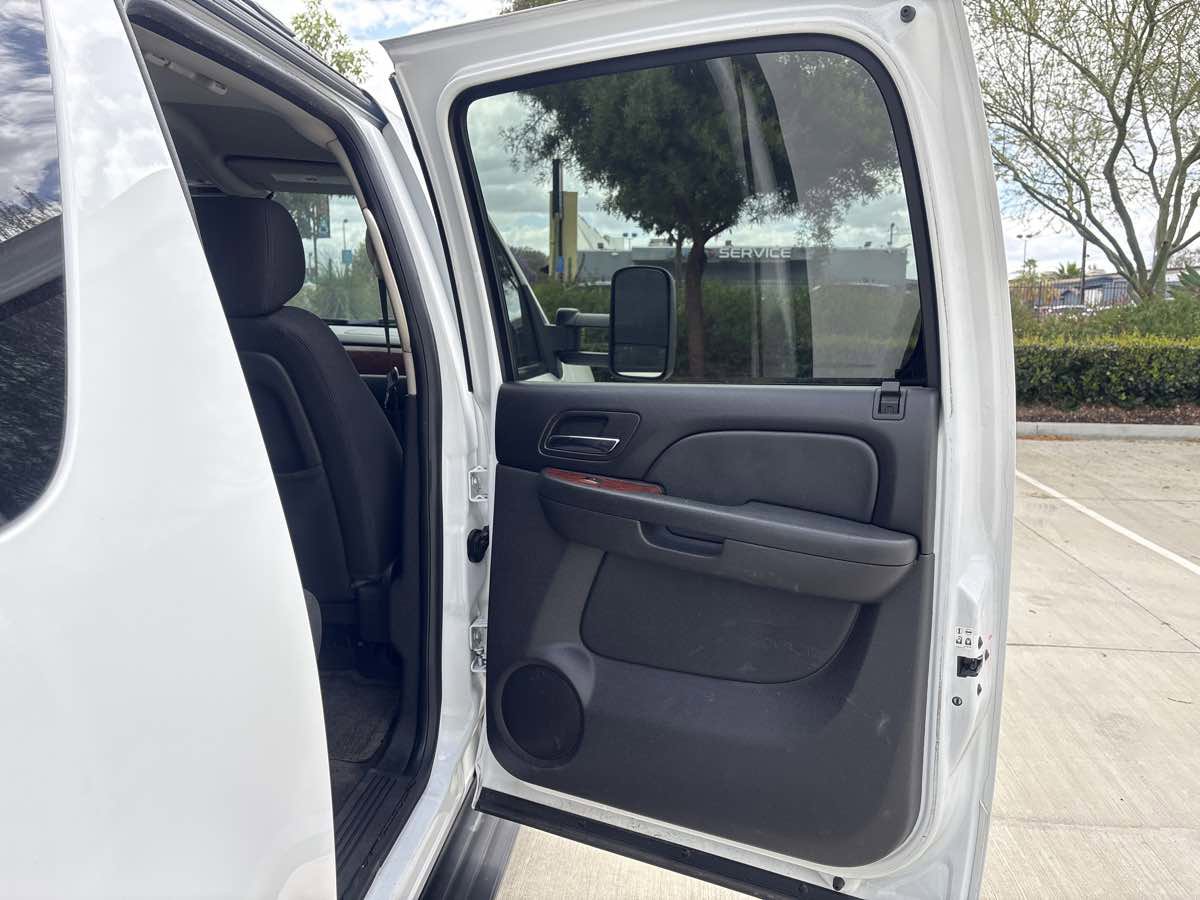 Used 2012 Chevrolet Suburban 2500 LS w/ Convenience Package 1 RWD image 14
