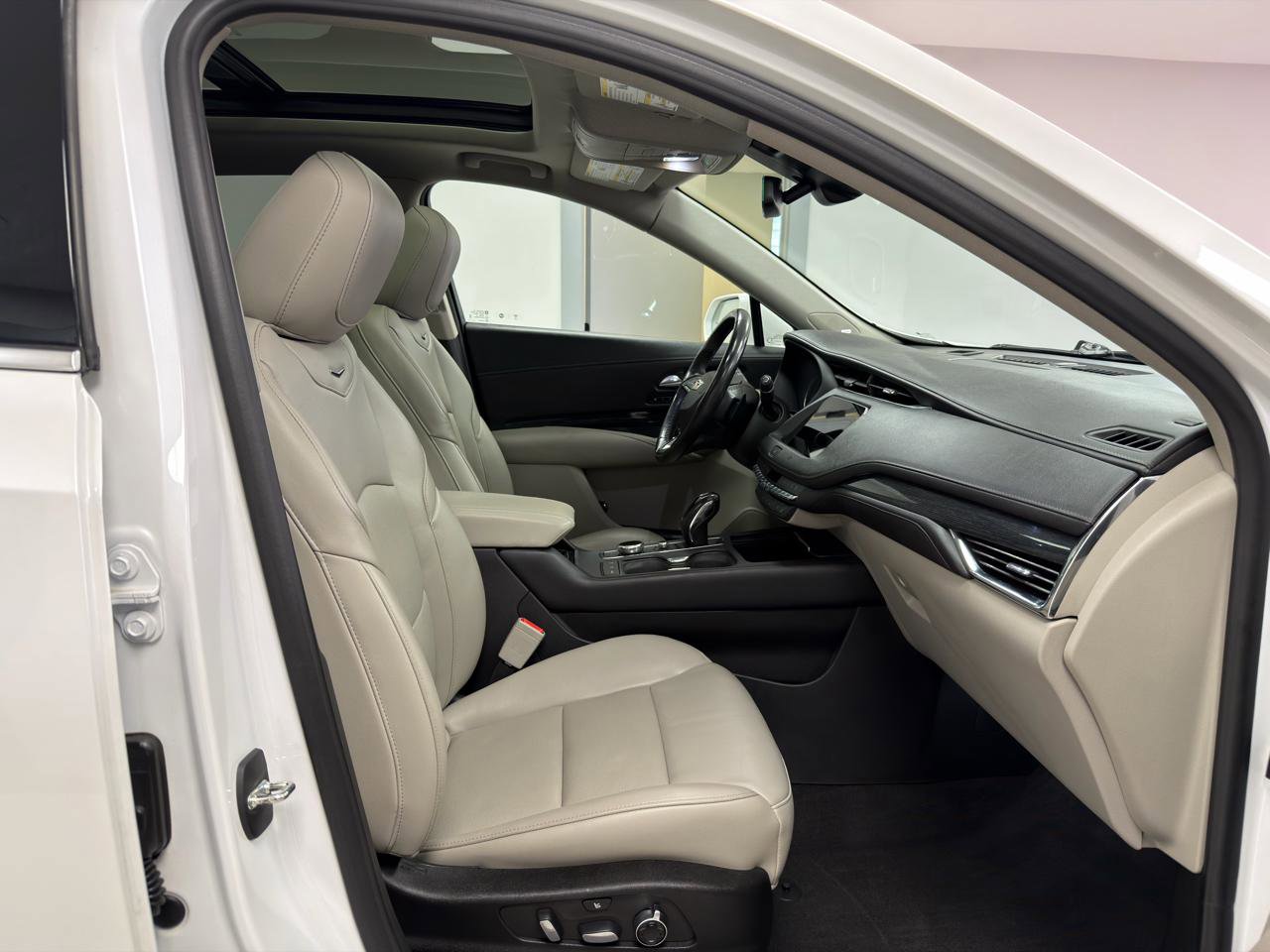 Used 2019 Cadillac XT4 Premium Luxury AWD/4WD image 10