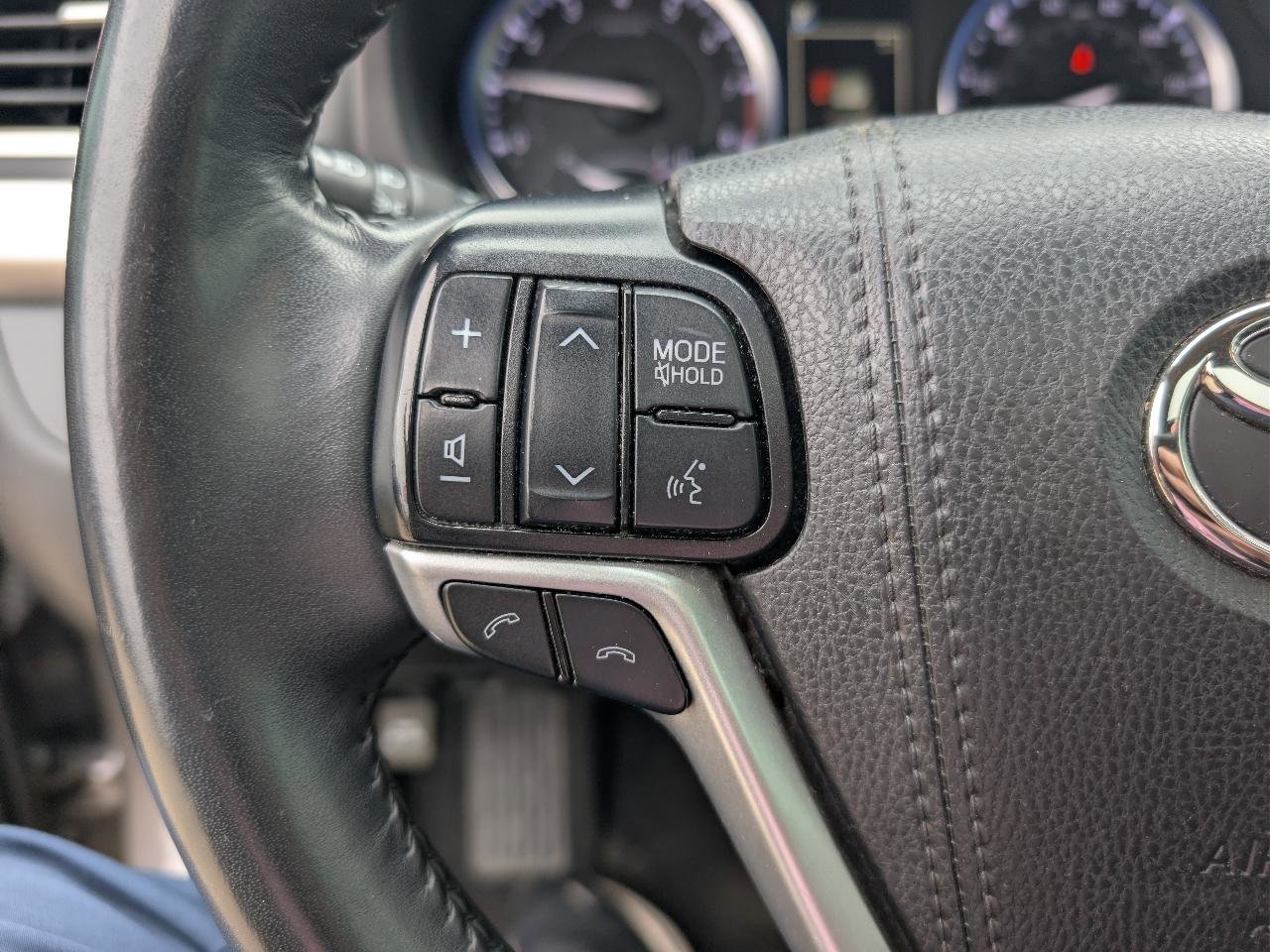 Used 2019 Toyota Highlander XLE AWD/4WD image 18