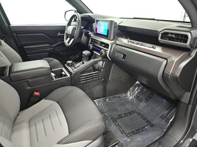 Certified 2025 Toyota Tacoma TRD Off-Road AWD/4WD image 36
