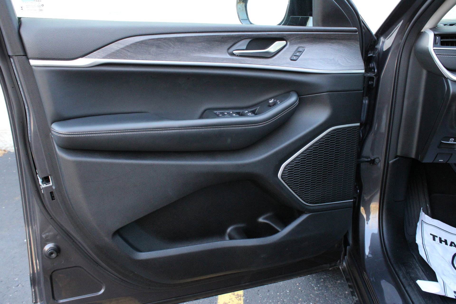 Used 2022 Jeep Grand Cherokee Limited image 12