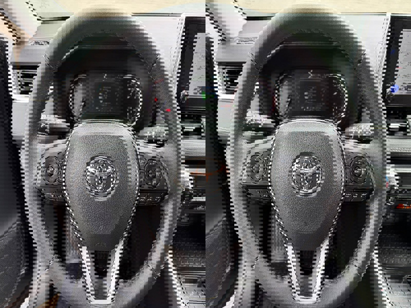 Used 2023 Toyota RAV4 XLE Premium image 24