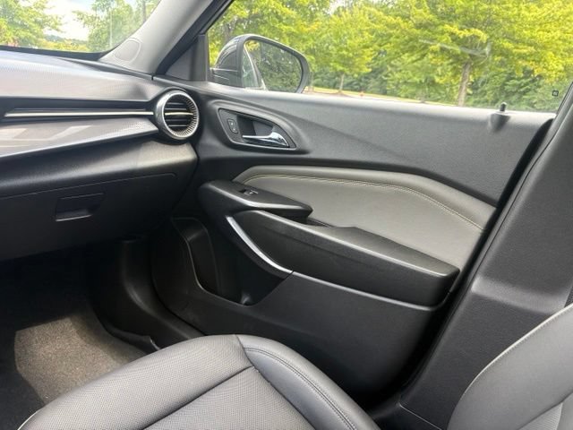 Used 2024 Chevrolet Trax ACTIV w/ Sunroof Package FWD image 26