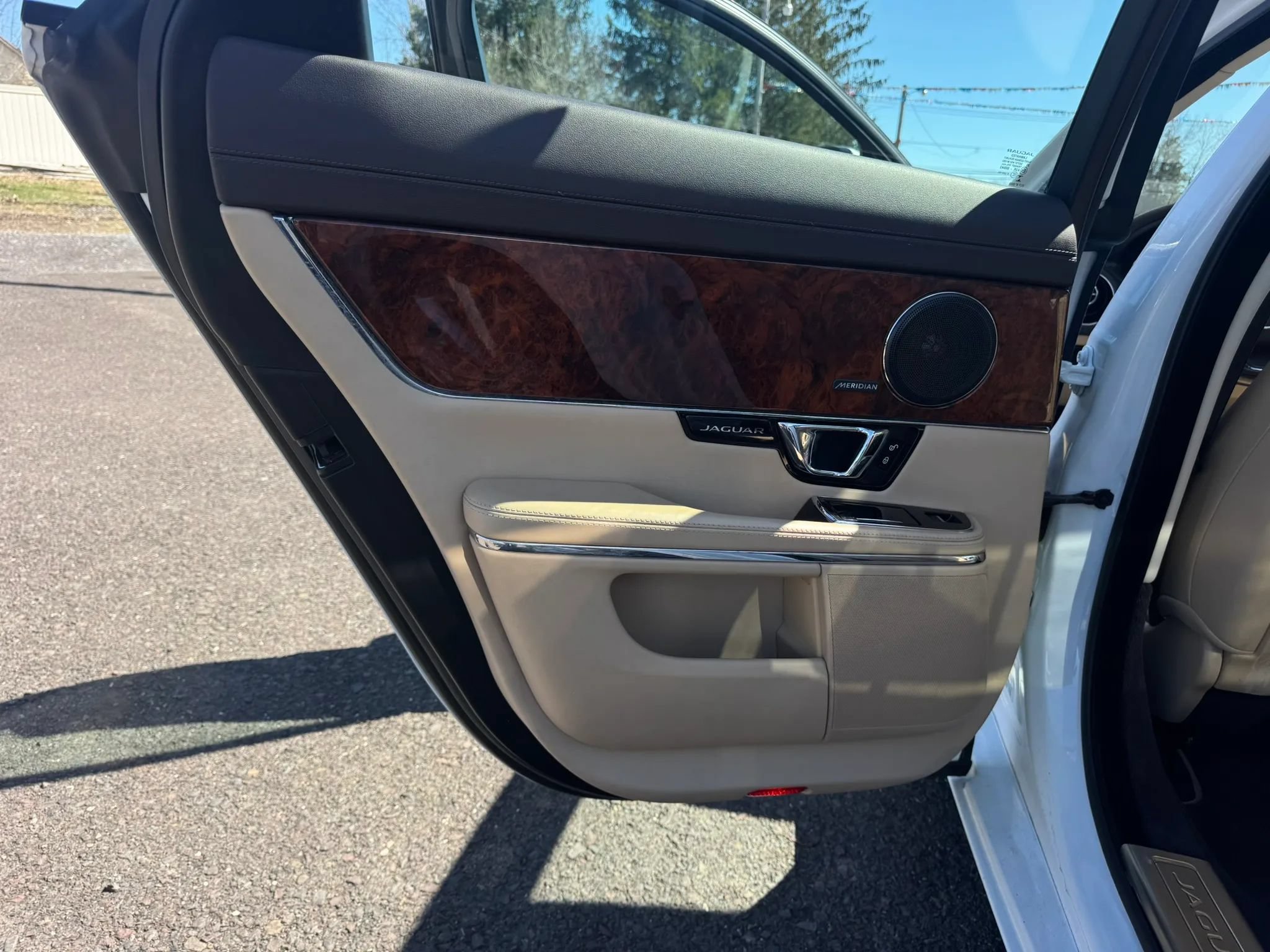 Used 2015 Jaguar XJ RWD image 11