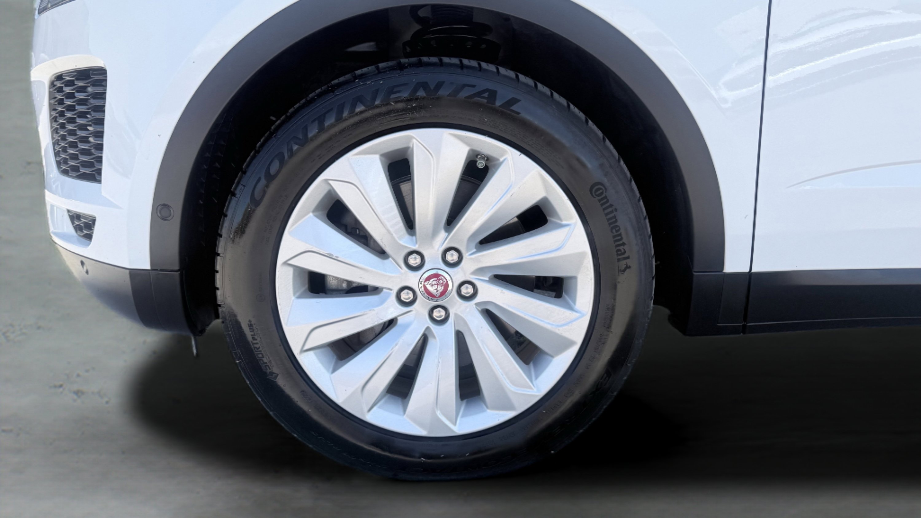 Used 2020 Jaguar E-PACE SE image 17