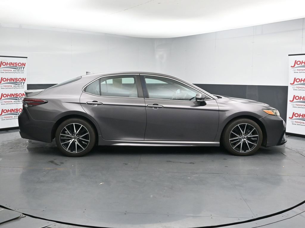 Used 2022 Toyota Camry SE FWD image 9