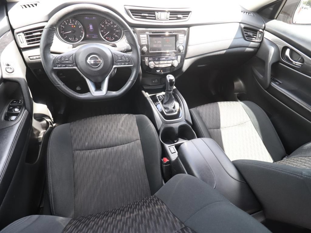 Used 2018 Nissan Rogue SV FWD image 6