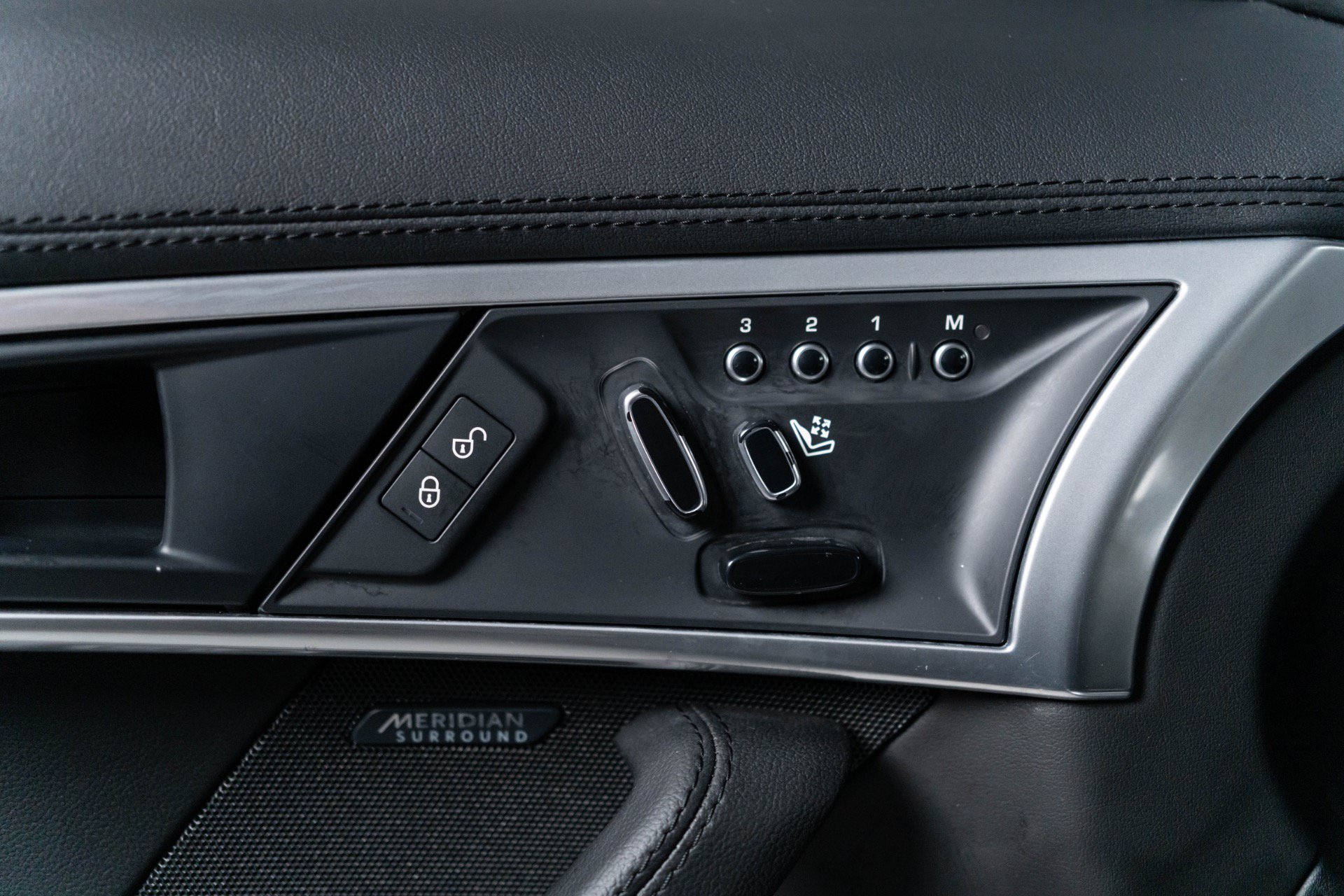Used 2018 Jaguar F-TYPE Coupe RWD image 44