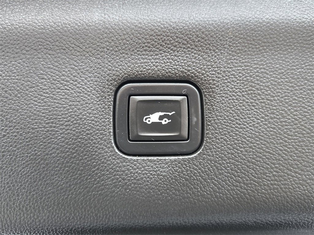 Used 2020 Buick Enclave Avenir w/ Avenir Technology Package image 32