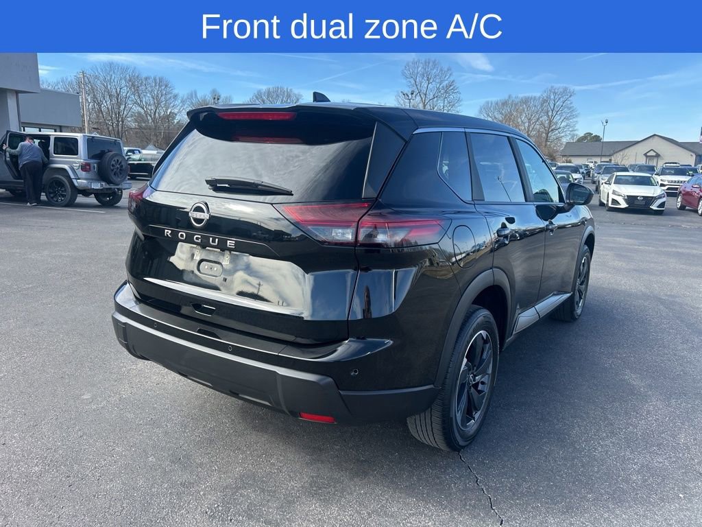 Used 2025 Nissan Rogue SV image 4