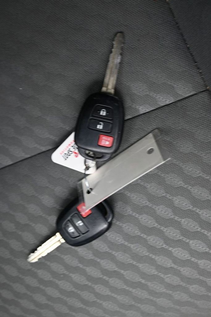 Used 2022 Toyota Tacoma SR w/ SR Convenience Package image 26