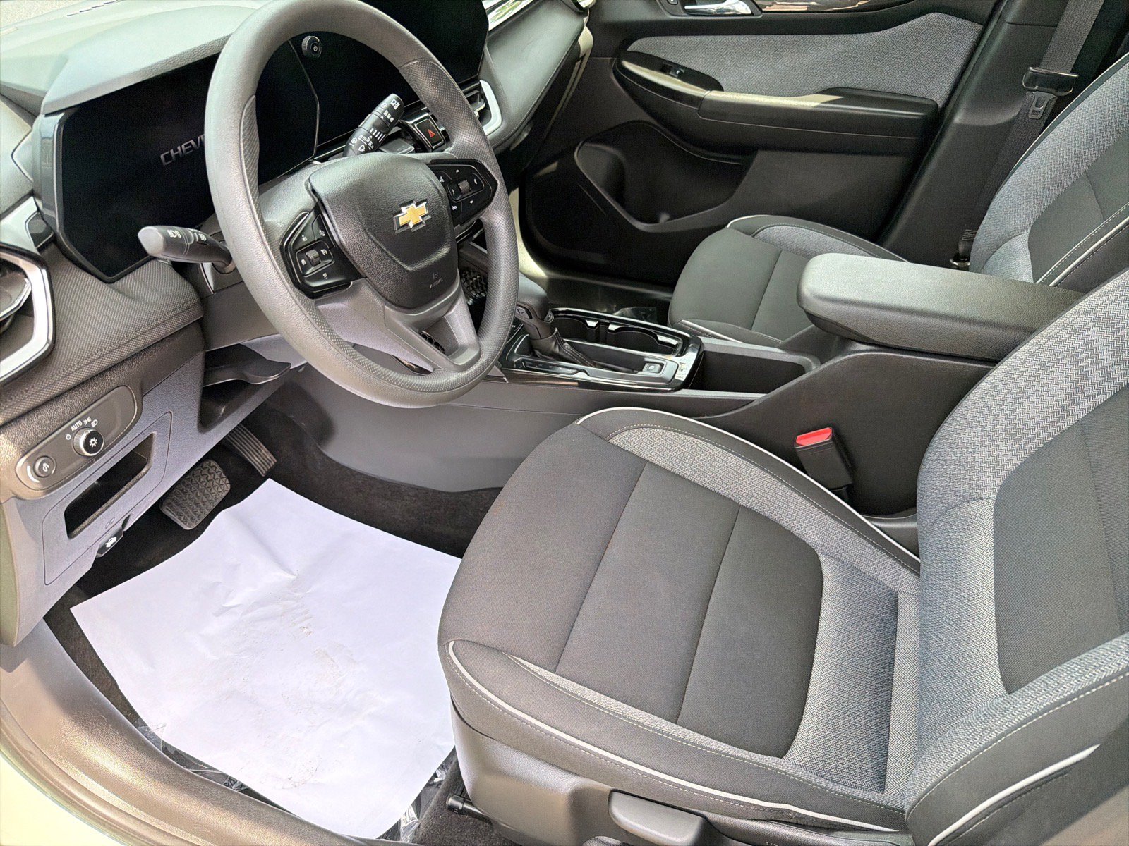 Used 2025 Chevrolet TrailBlazer LT AWD/4WD image 14