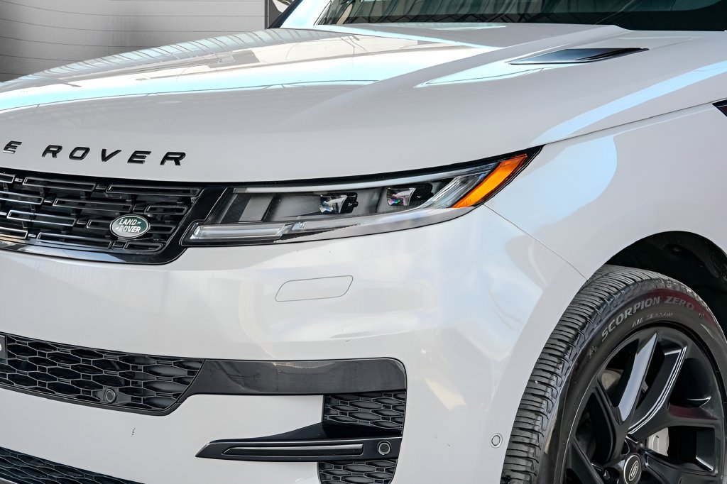 Used 2023 Land Rover Range Rover Sport SE AWD/4WD image 5