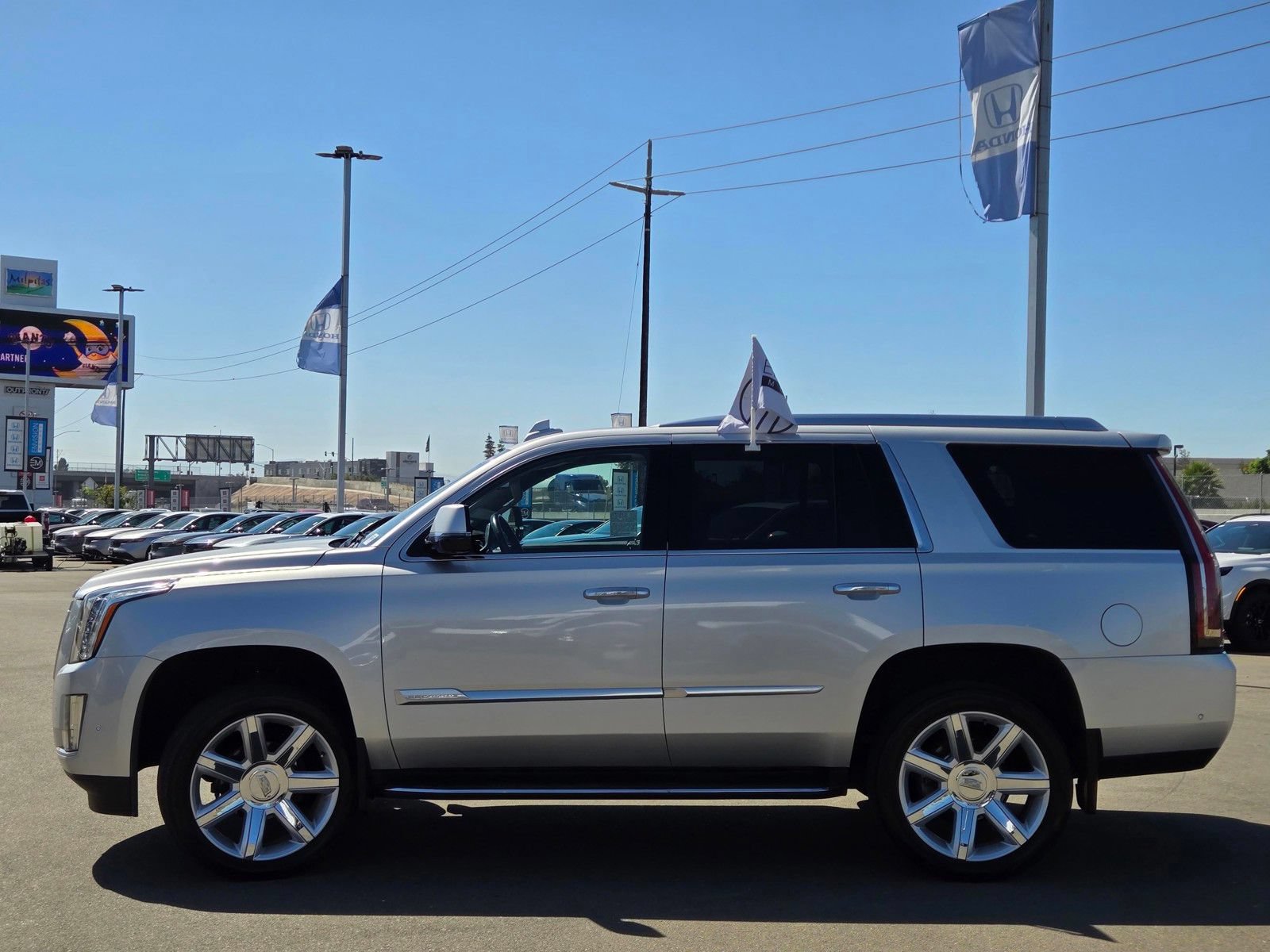 Used 2020 Cadillac Escalade Luxury RWD image 4