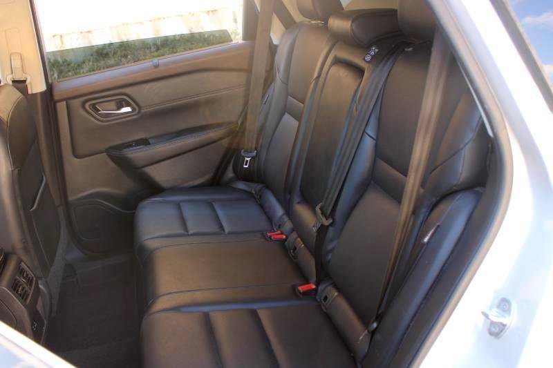 Used 2022 Nissan Rogue SV w/ SV Premium Package FWD image 12