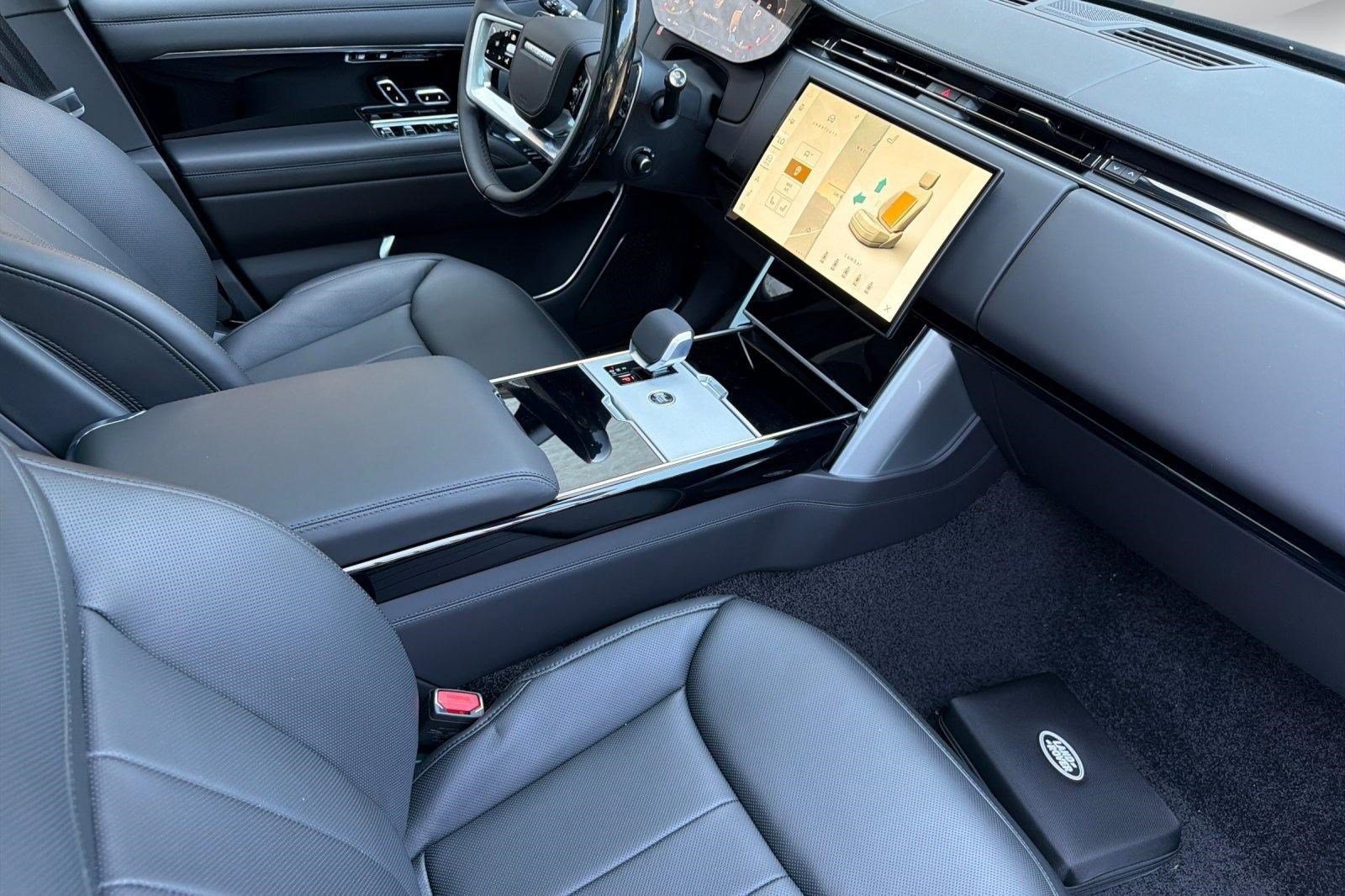 New 2026 Land Rover Range Rover Long Wheelbase Autobiography AWD/4WD image 28